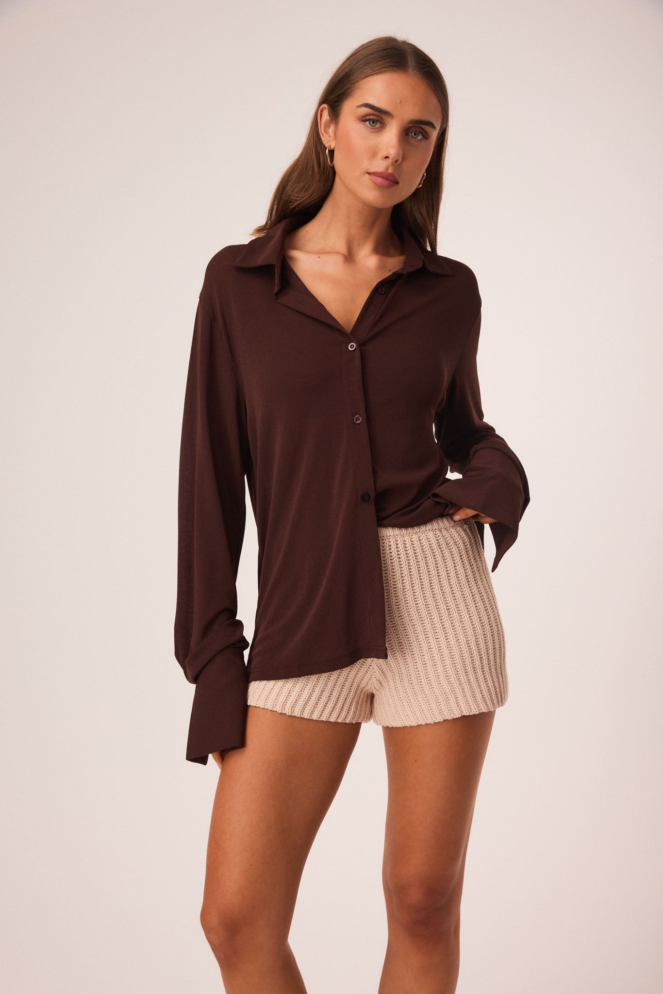 【deres】Bridget 半袖ブラウスchocolate KALEA SHIRT – SNDYS US