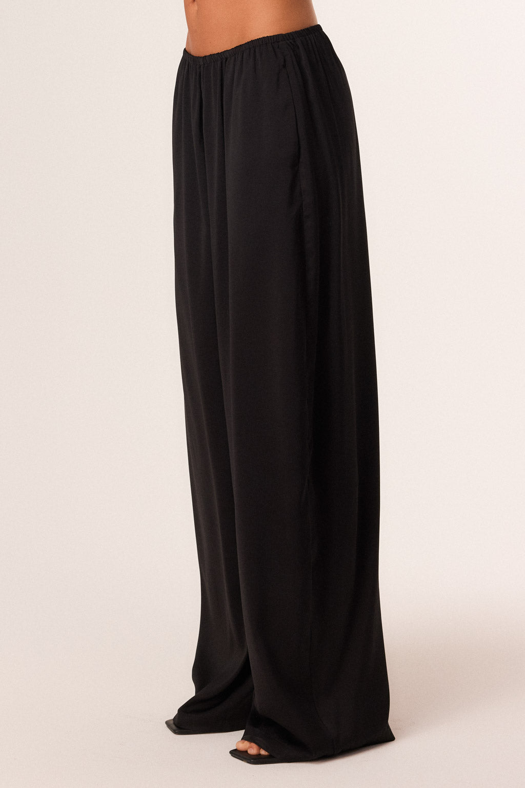 01_Rosewood-Set-Black_391349