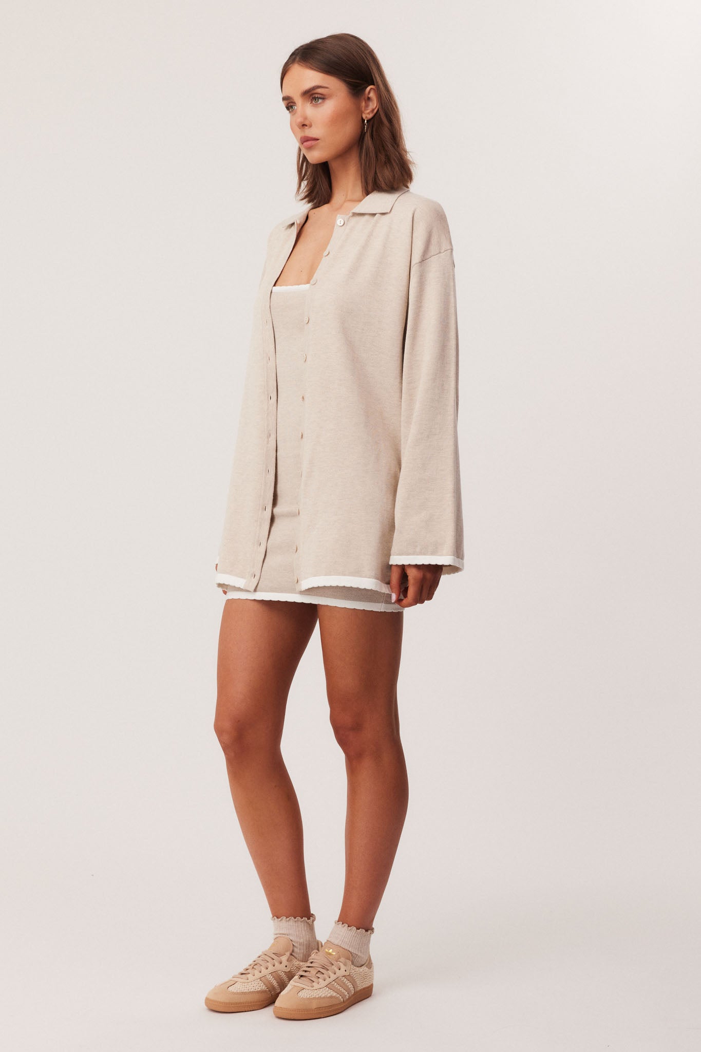 03_AugustScallopCardiBeige_325207_A