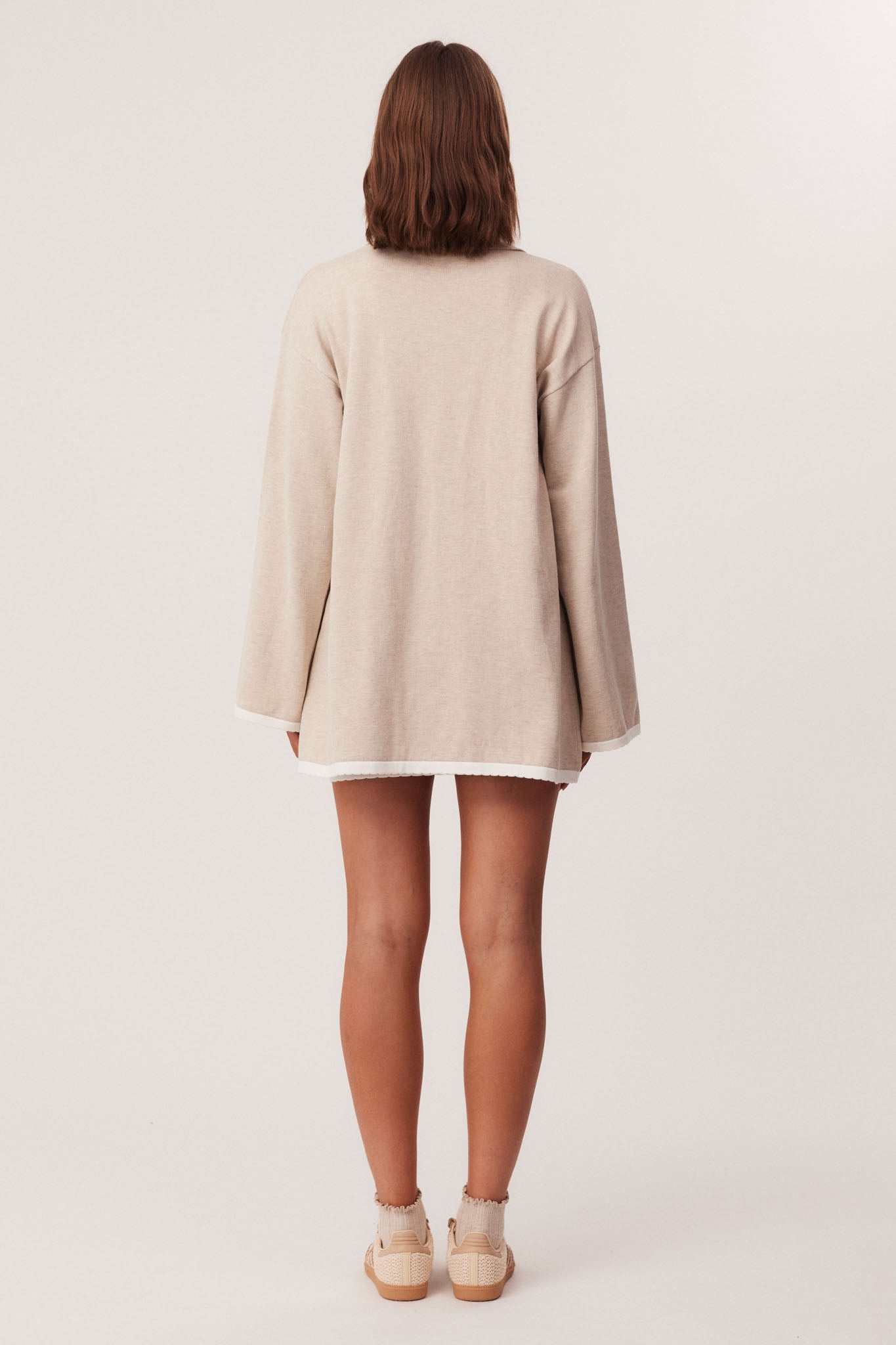 03_AugustScallopCardiBeige_325216_A