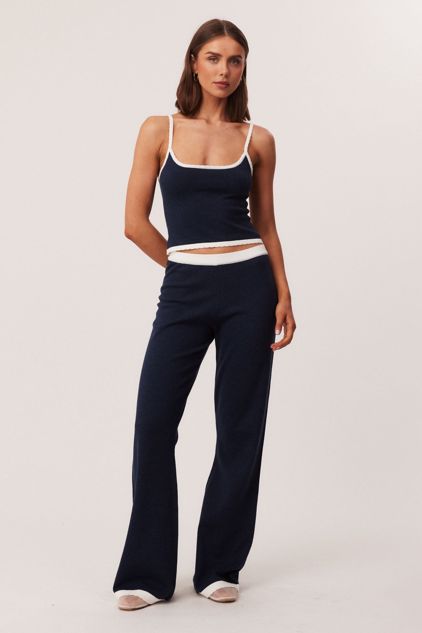 37_AUGUSTSCALLOPTANKPANTNAVY_327311_A