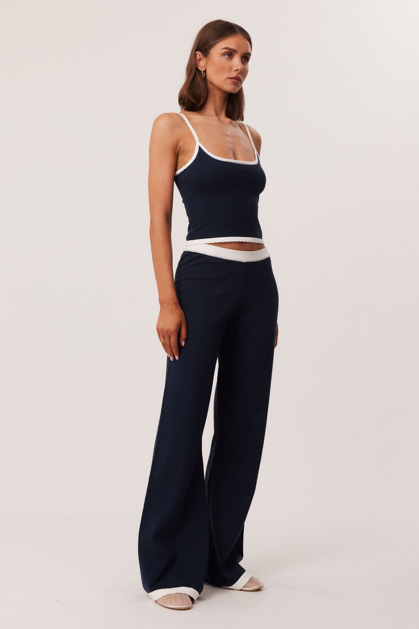 37_AUGUSTSCALLOPTANKPANTNAVY_327324_A