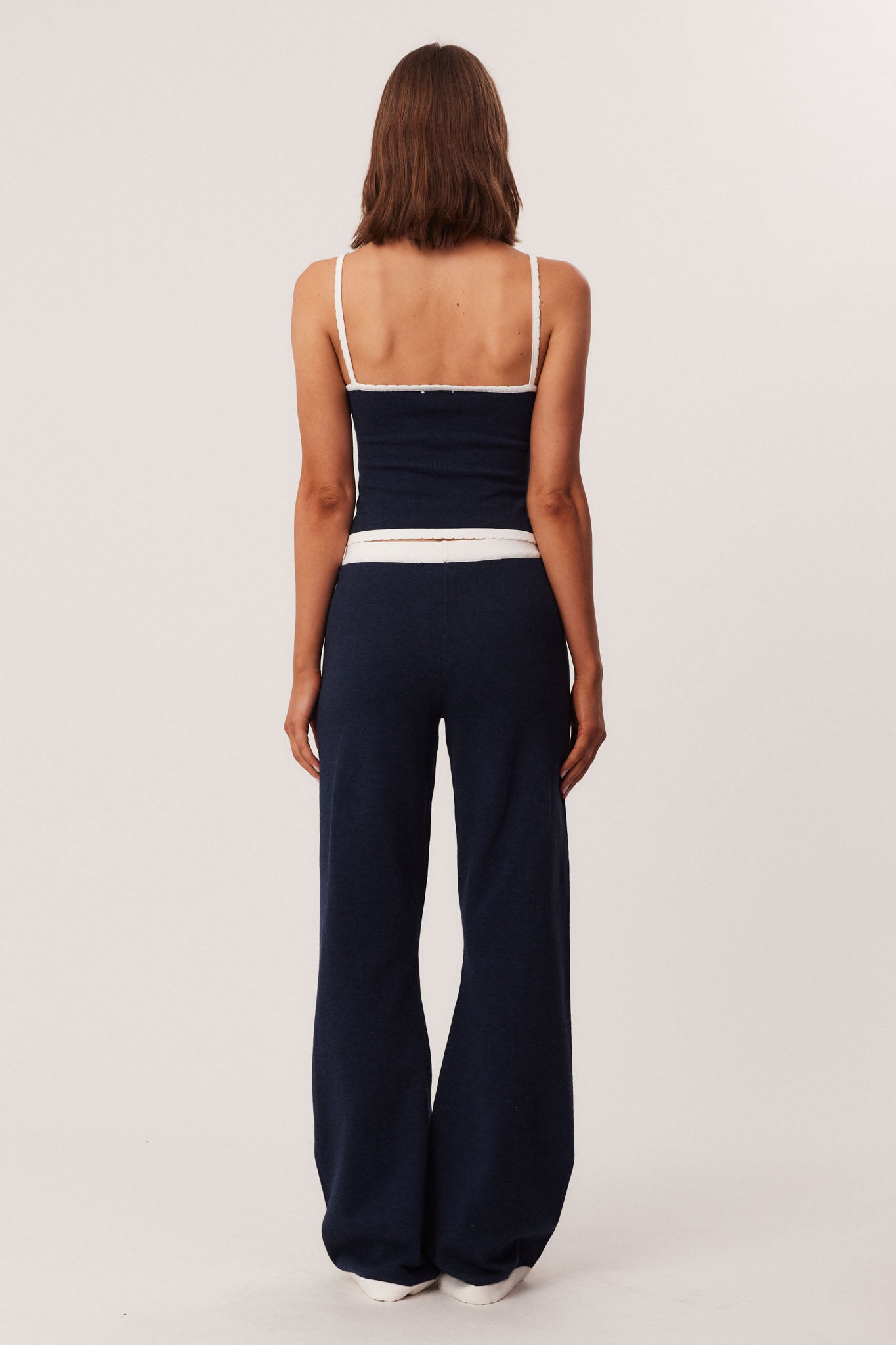 37_AUGUSTSCALLOPTANKPANTNAVY_327326_A