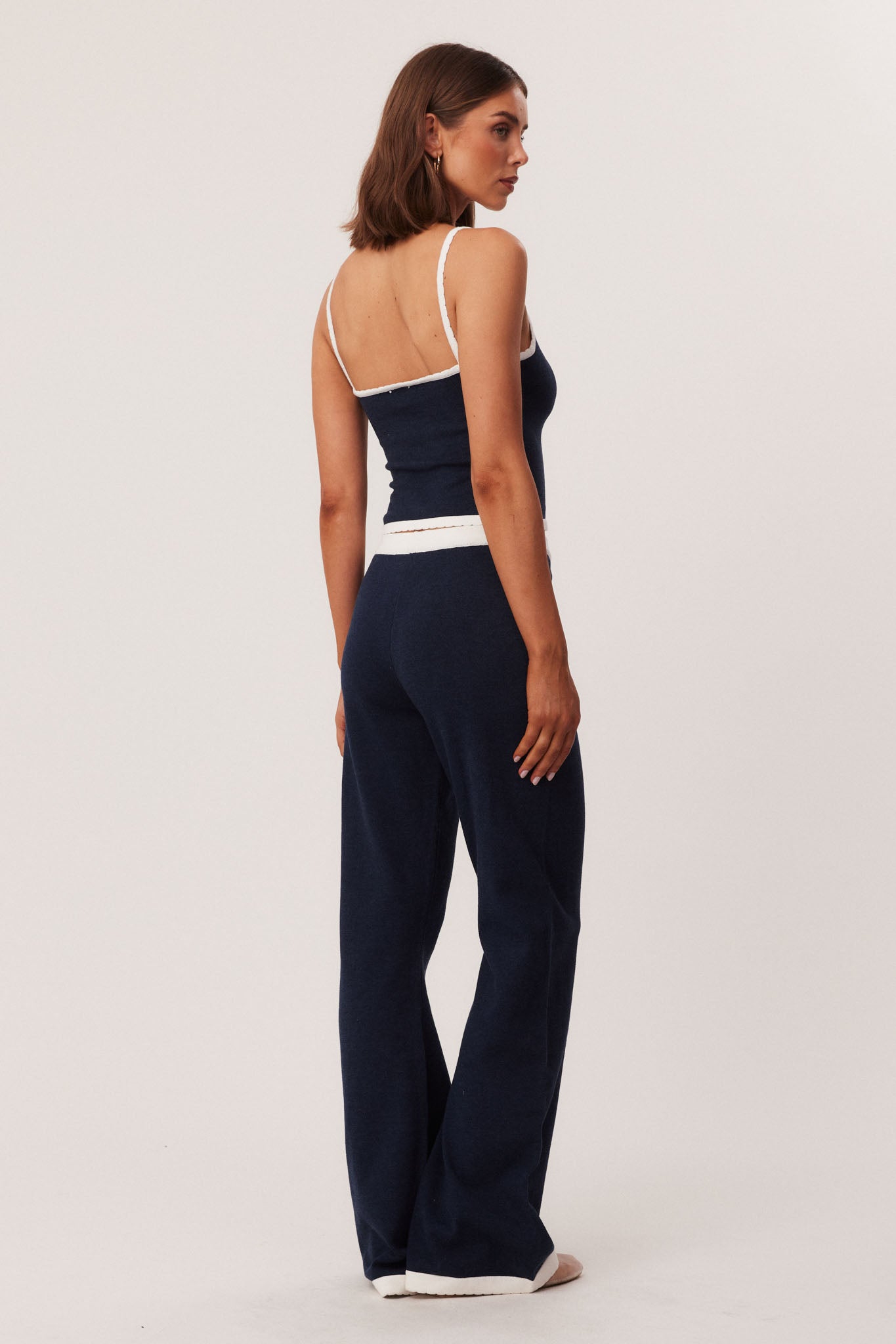 37_AUGUSTSCALLOPTANKPANTNAVY_327329_A