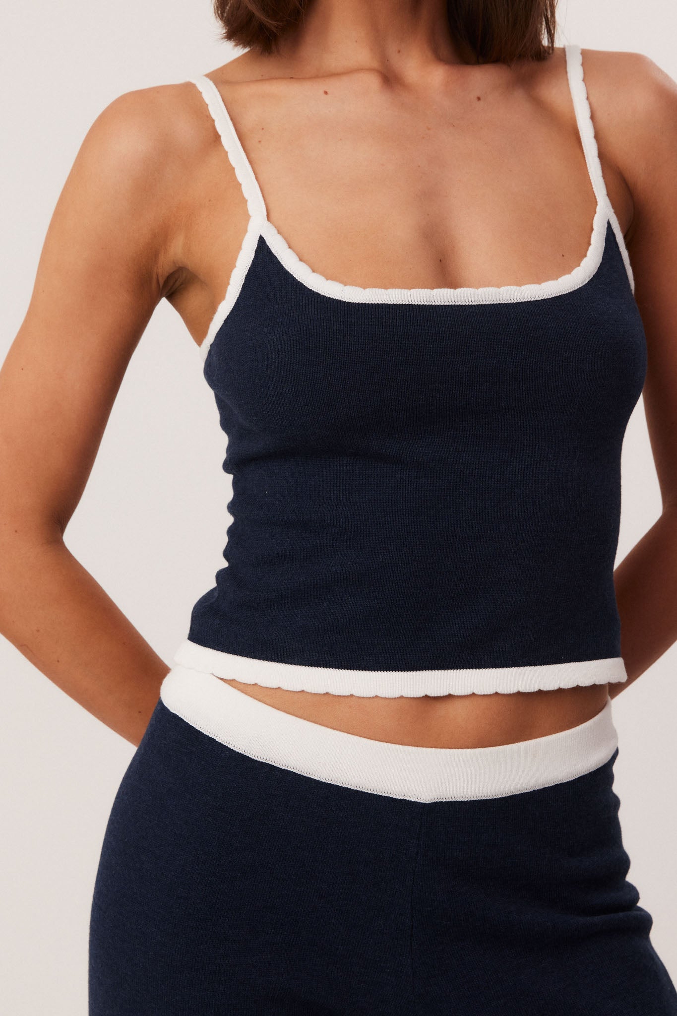 37_AUGUSTSCALLOPTANKPANTNAVY_327332_A