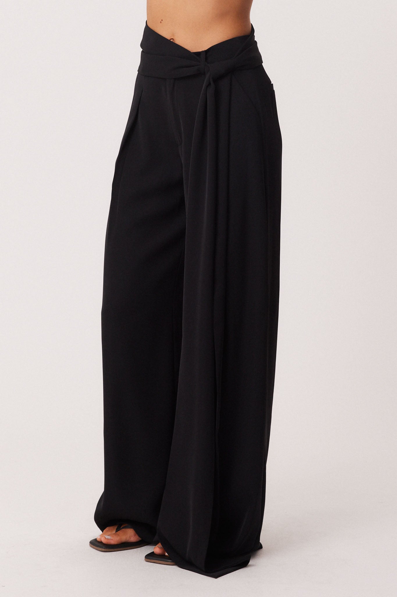 61_ReynaTwistTop_Black_339575