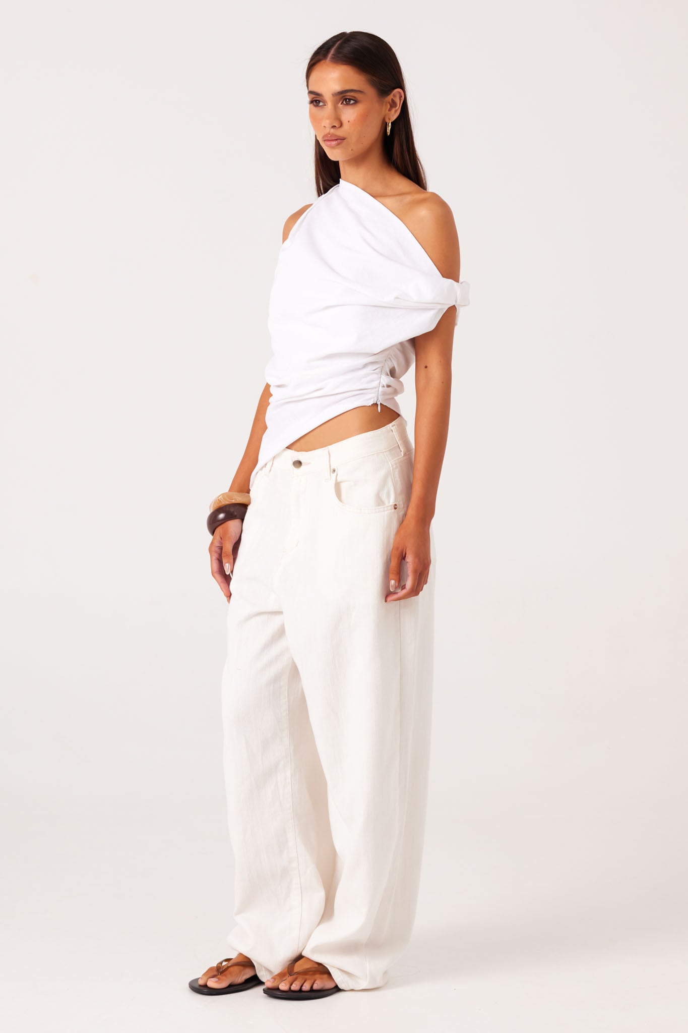 CALISSA-ASYM-TOP-LUKAS-JEANS-WHITE-3