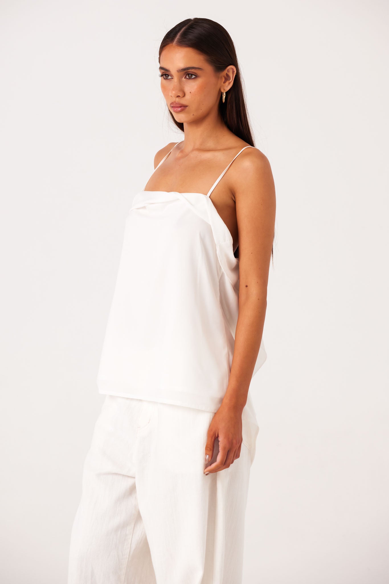ELENI-BACKLESS-TOP-WHITE-LUKAS-JEANS-WHITE-4